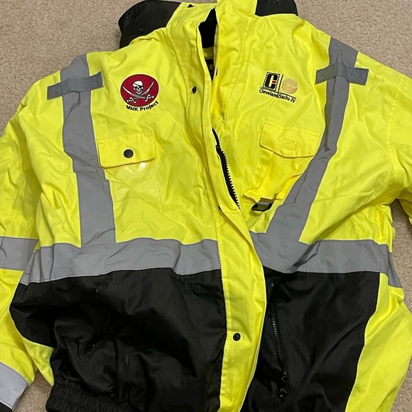 High-Visibility Yellow Jacket with Reflective Stripes - Picture 2 of 4